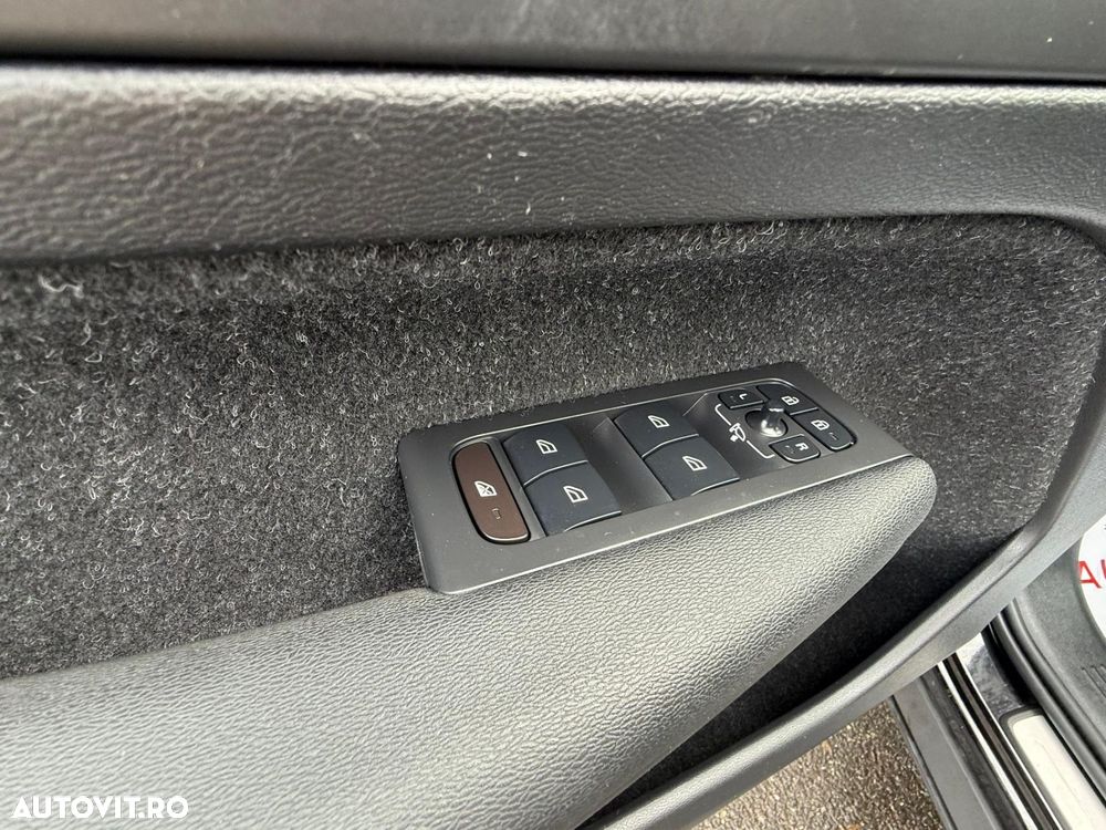 Volvo XC 40 Recharge T5 Twin Engine AT7 Inscription Expression - 9