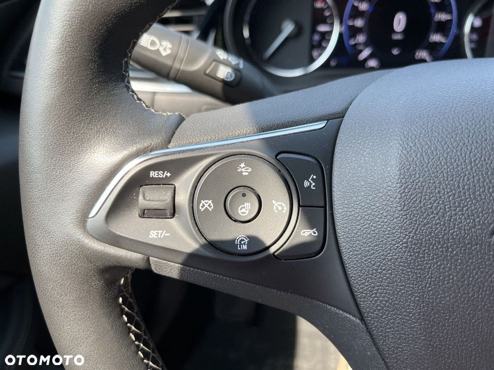 Opel Insignia - 25