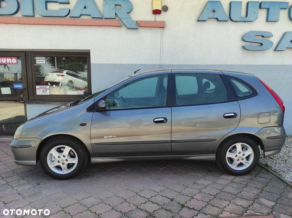 Nissan Almera Tino - 3