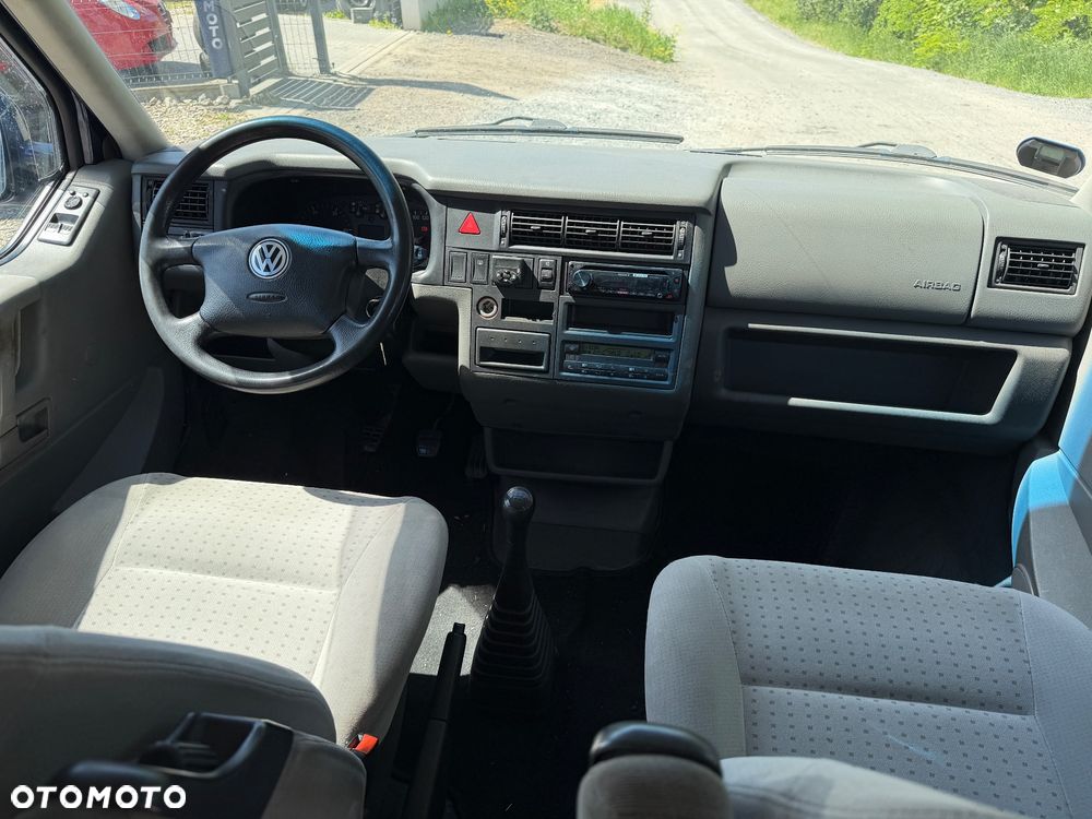 Volkswagen Caravelle - 11