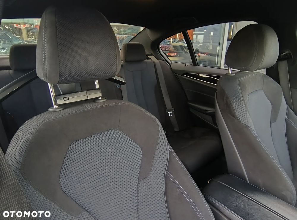 BMW Seria 5 520d M Sport - 9