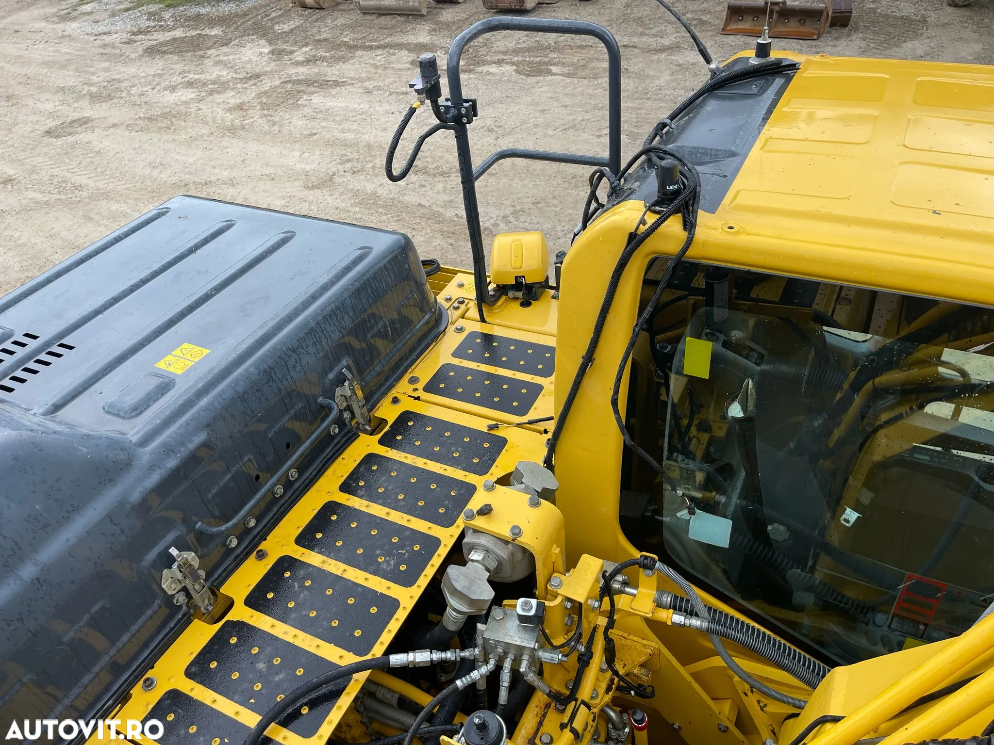 Komatsu PC 210LC-11 - 11