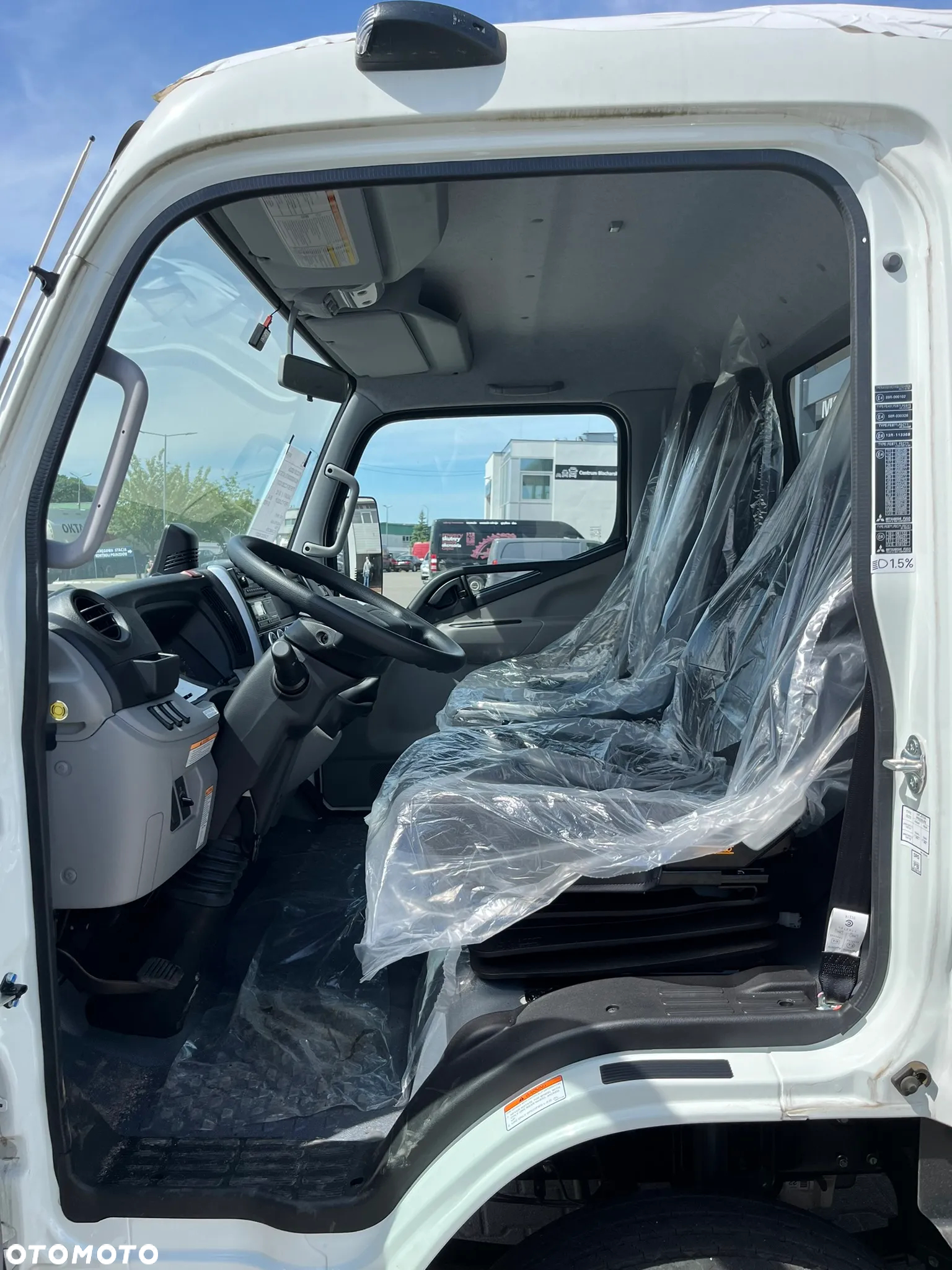 FUSO Canter 7C18 Wywrotka 3W - 12