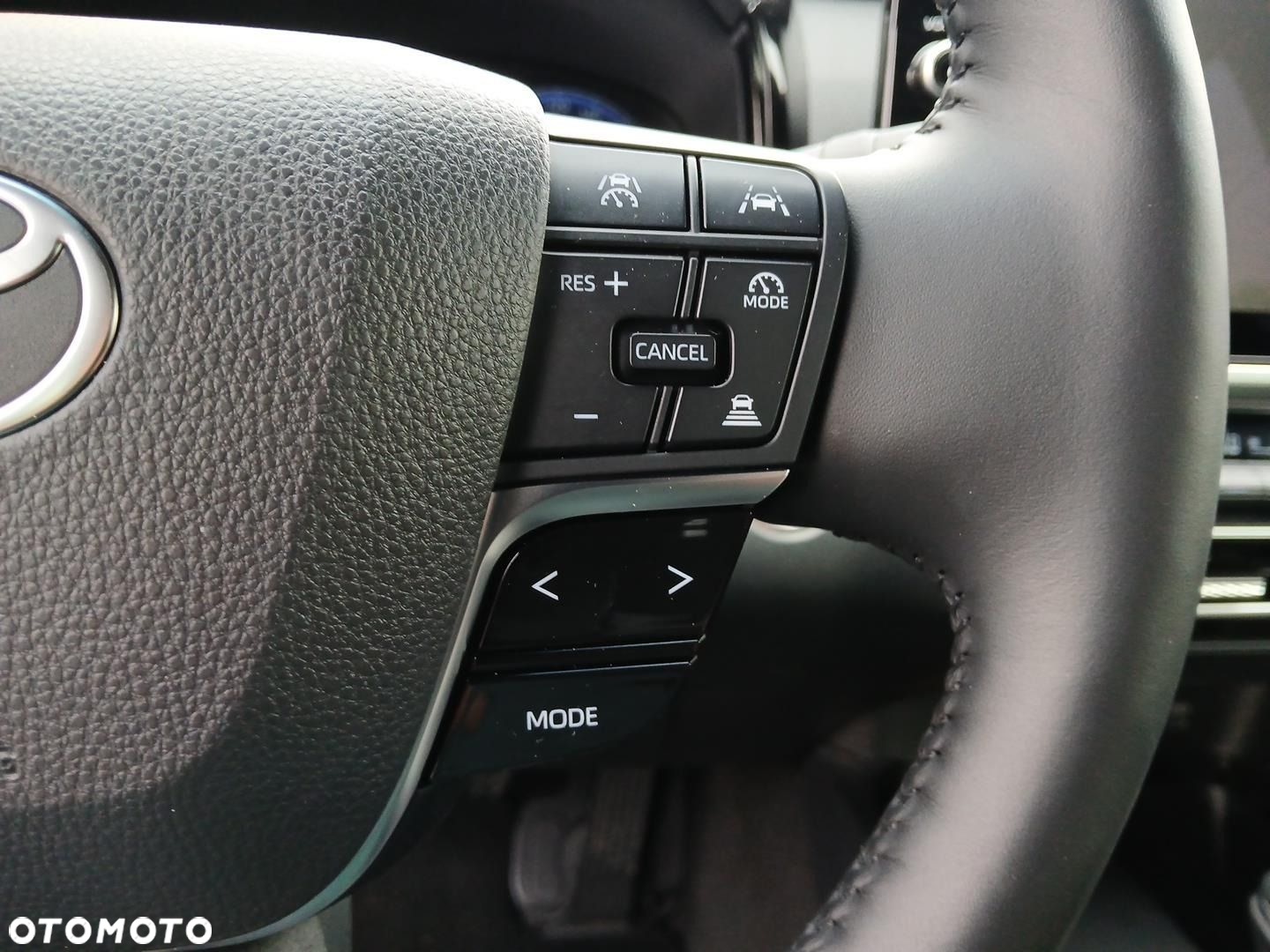 Toyota Camry - 34