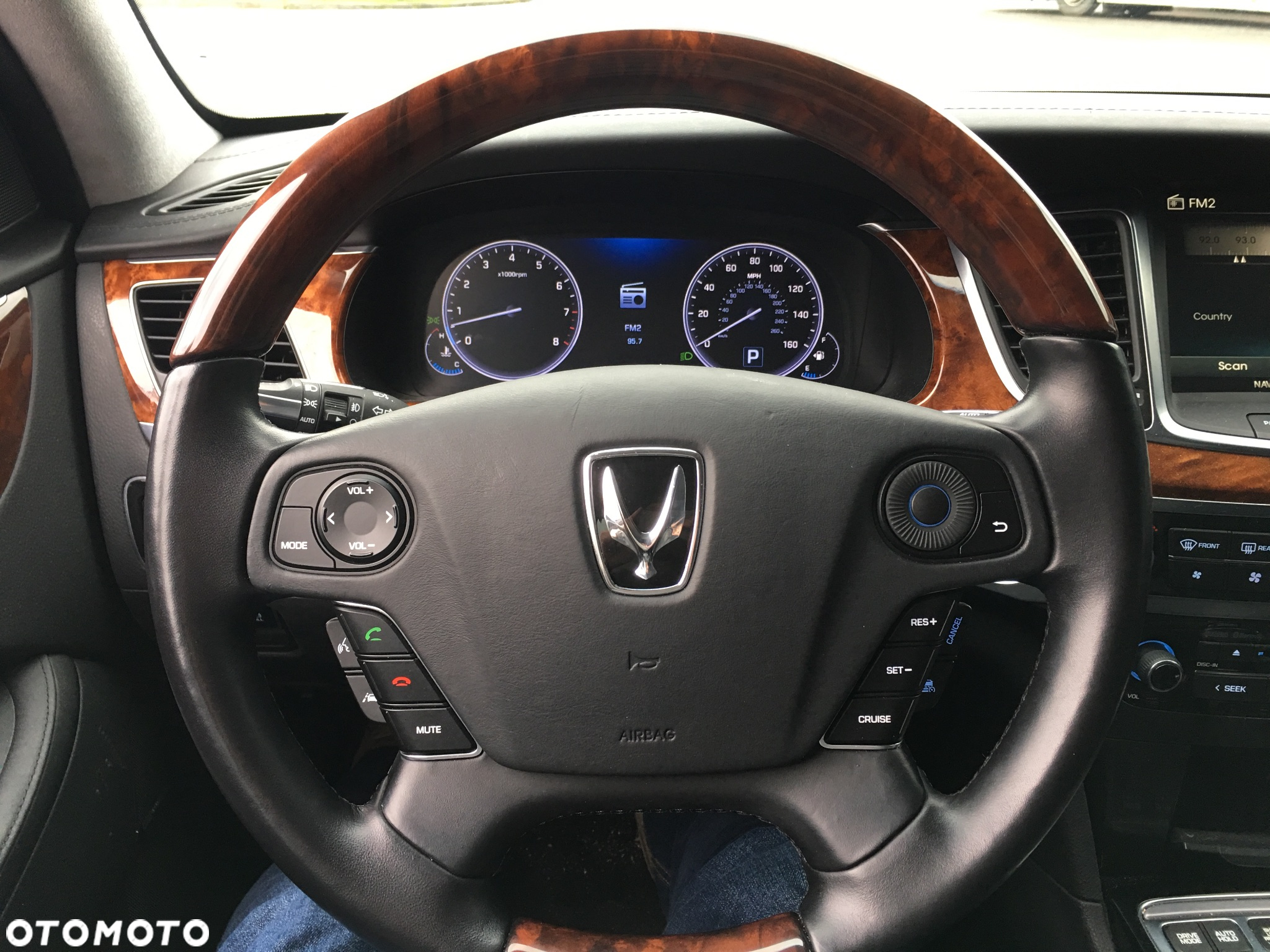 Hyundai Equus - 19