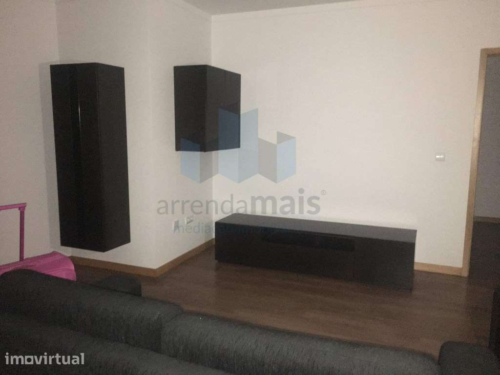 Arrenda-se apartamento T1 mobilado, com aparcamento fechado e arrum... - Grande imagem: 3/8