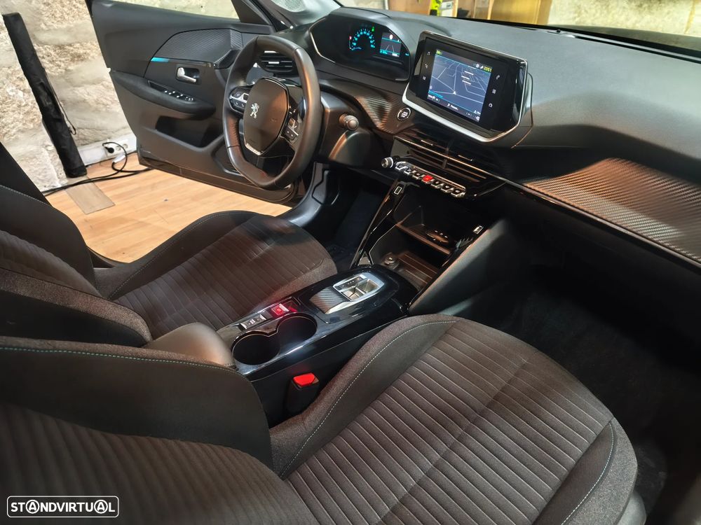 Peugeot e-208 E-Style - 19