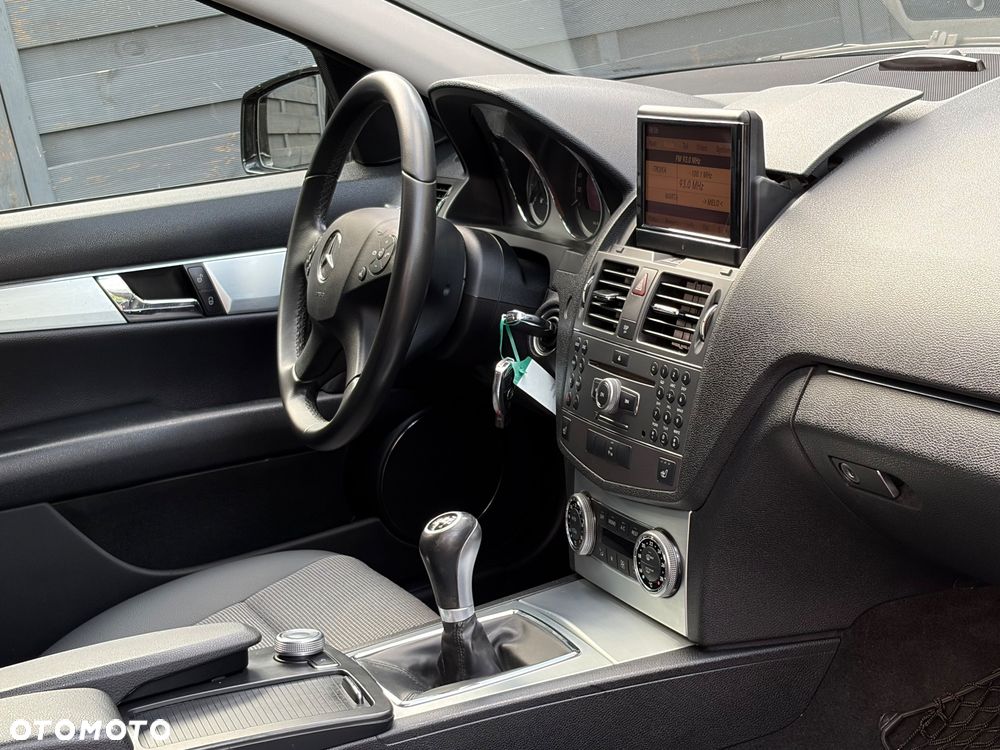 Mercedes-Benz Klasa C 180 Kompressor BlueEFFICIENCY Avantgarde - 24