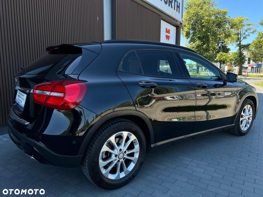 Mercedes-Benz GLA 200 d 4Matic 7G-DCT Urban - 3