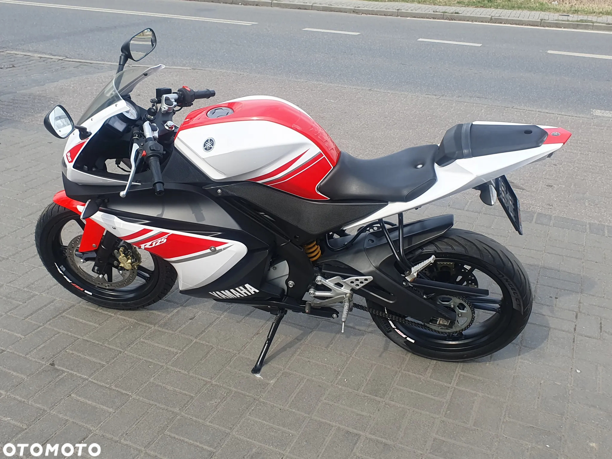 Yamaha YZF - 28
