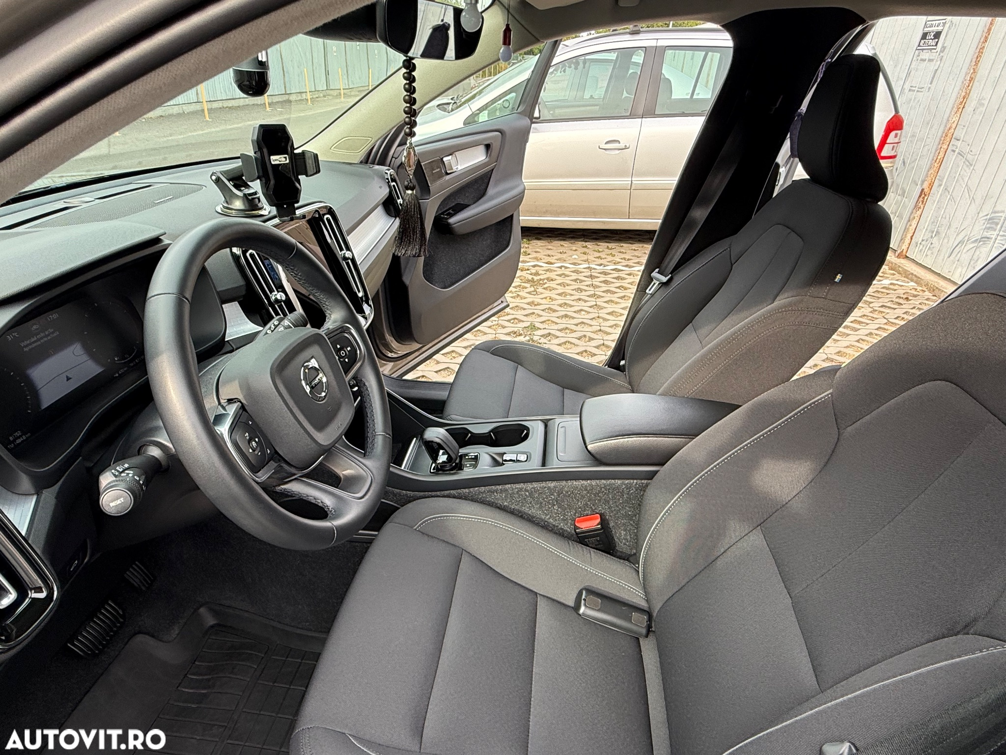 Volvo XC 40 B4 AT8 AWD Mild Hybrid Momentum Pro - 13