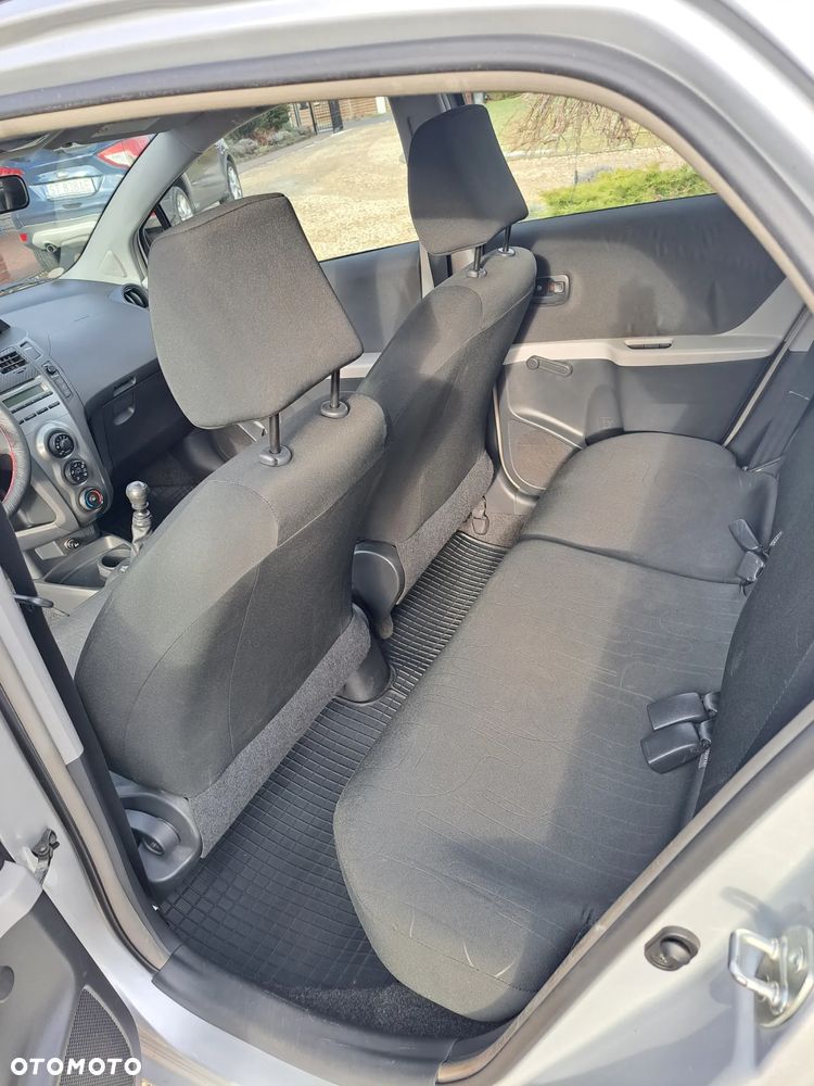 Toyota Yaris - 16