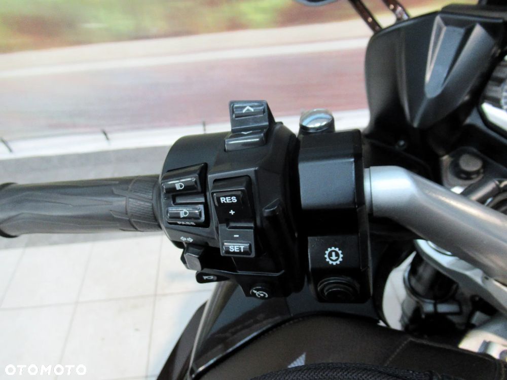 Yamaha FJR - 28
