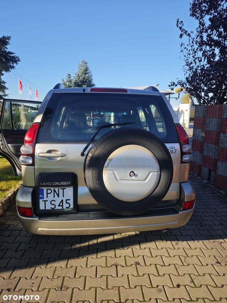 Toyota Land Cruiser - 16