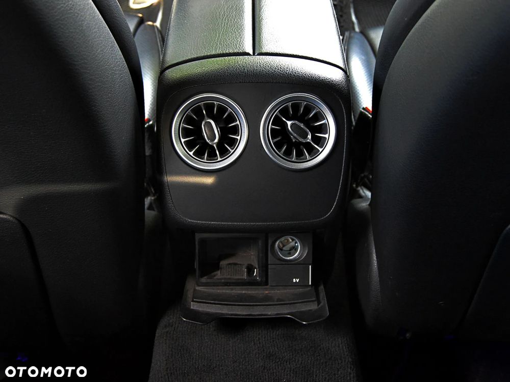 Mercedes-Benz Klasa E 220 d 4-Matic 9G-TRONIC - 29