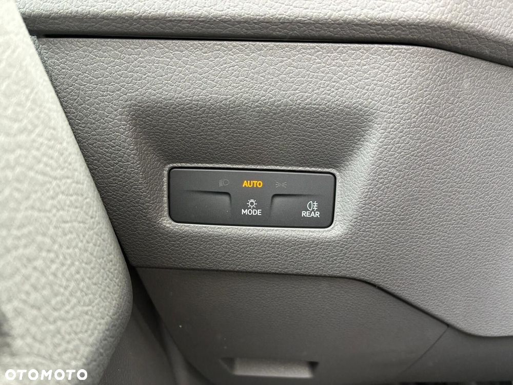 Volkswagen Crafter 35 Furgon z wysokim dachem 2,0 177 KM /Automatyczna r. o. 4490 mm - 33