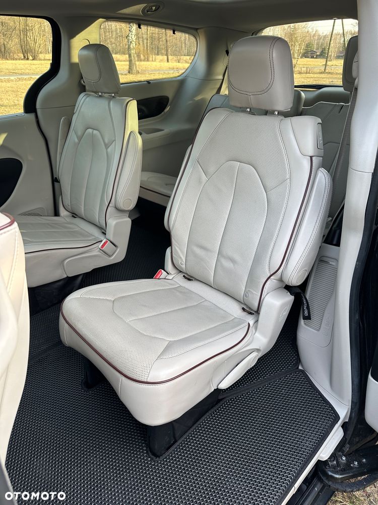 Chrysler Pacifica - 13