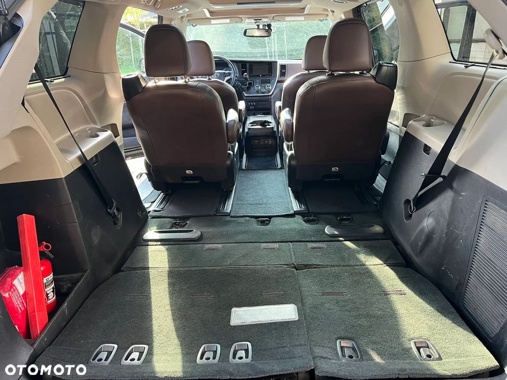 Toyota Sienna - 25