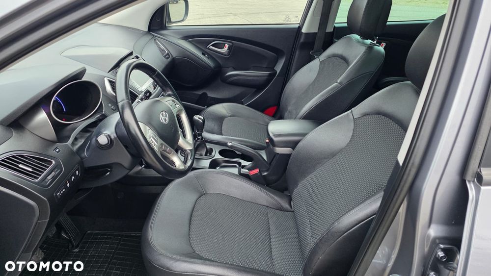 Hyundai ix35 1.7 CRDi 2WD blue Finale Gold - 25