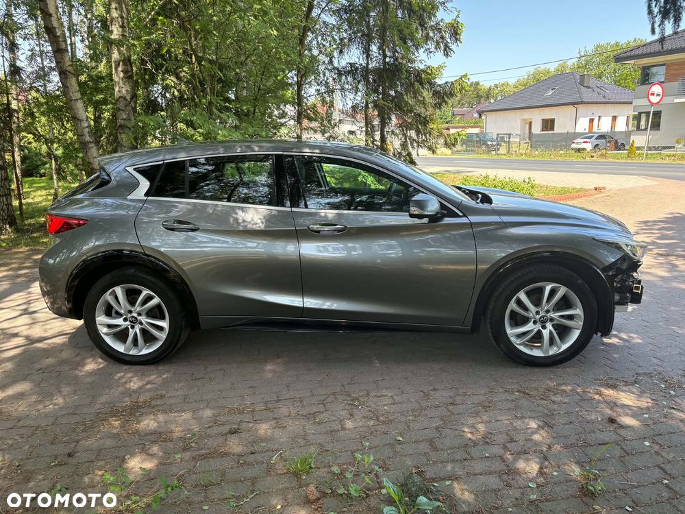Infiniti Q30 - 9