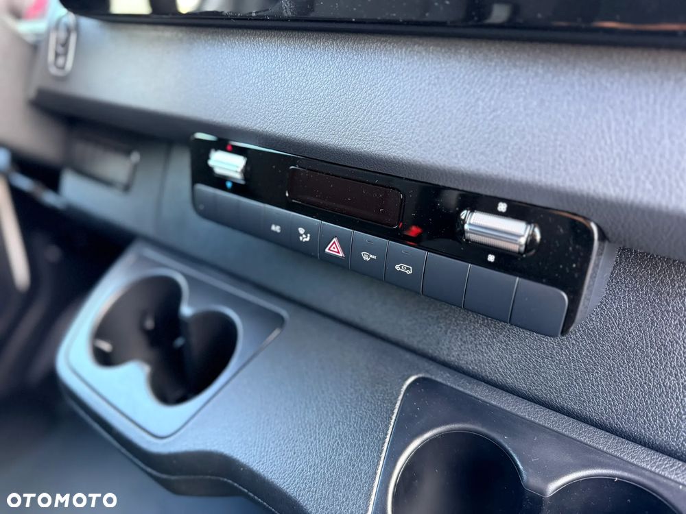 Mercedes-Benz Sprinter - 15