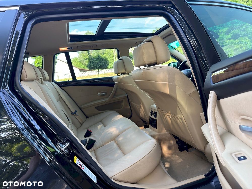BMW Seria 5 525xd - 31