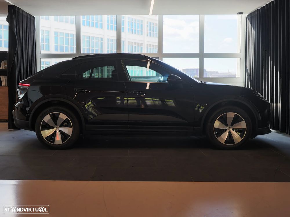 Porsche Macan Electric 4 - 7