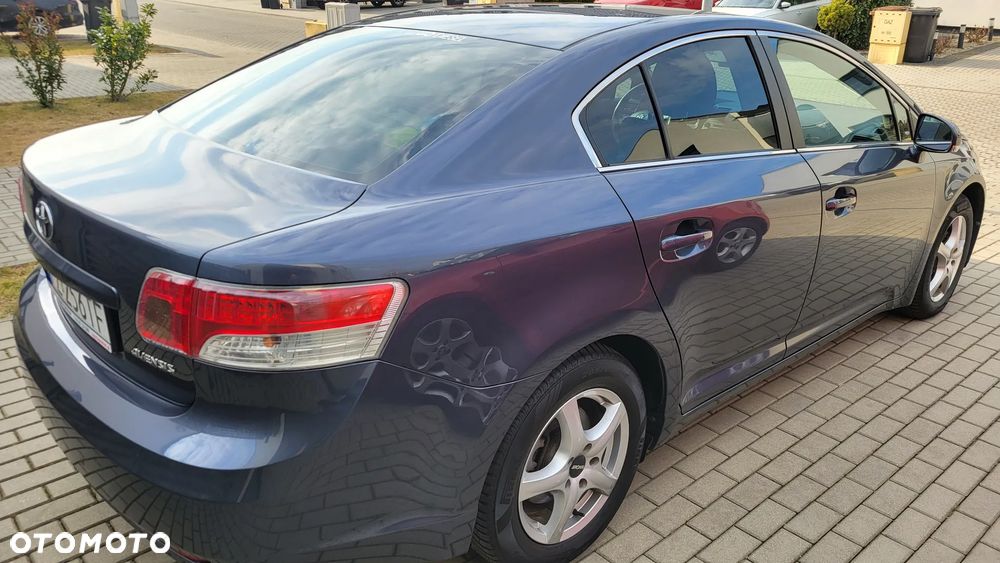 Toyota Avensis 2.0 D-4D Luna - 4