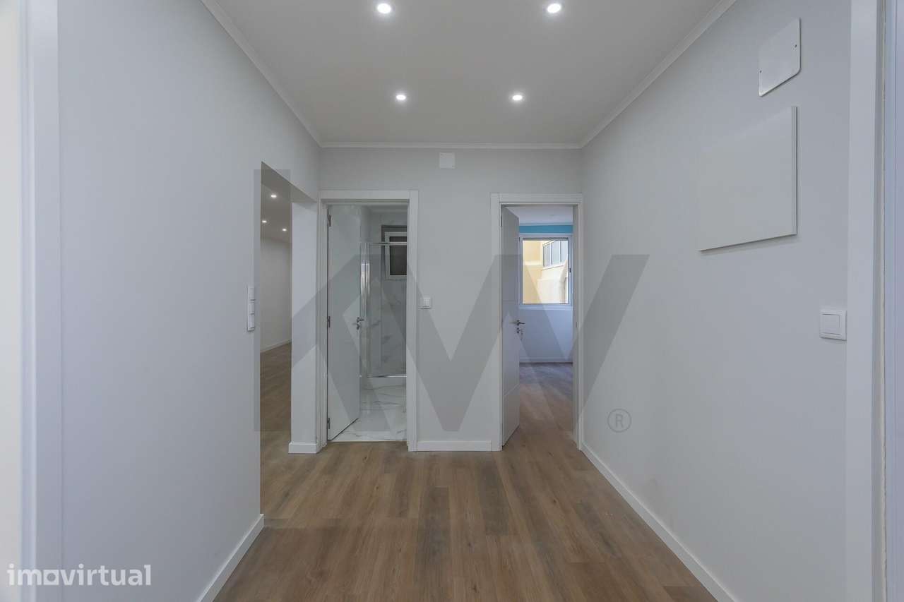 T2+1 TOTALMENTE REMODELADO COM LOGRADOURO - AMADORA - Grande imagem: 3/24