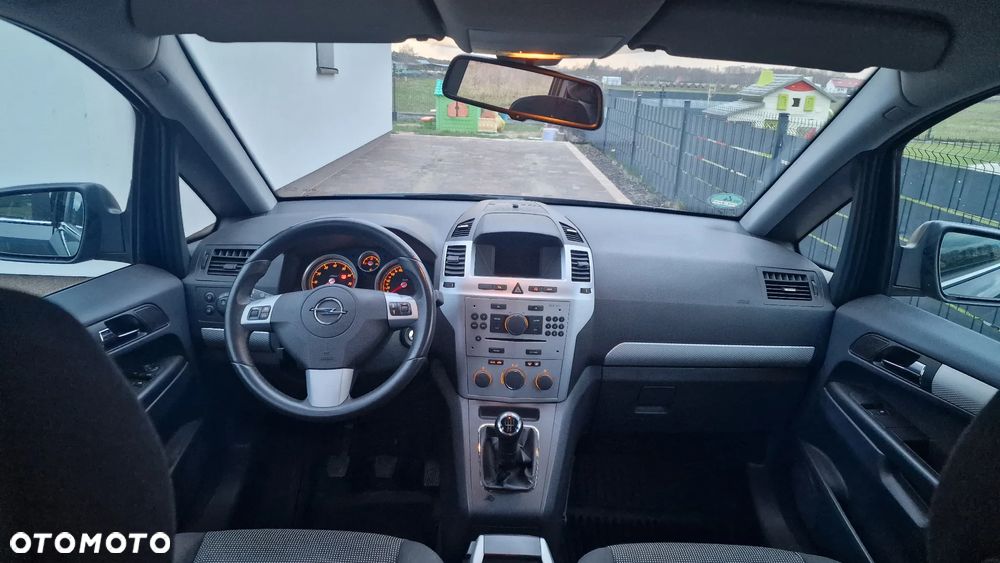 Opel Zafira 1.8 Sport - 17