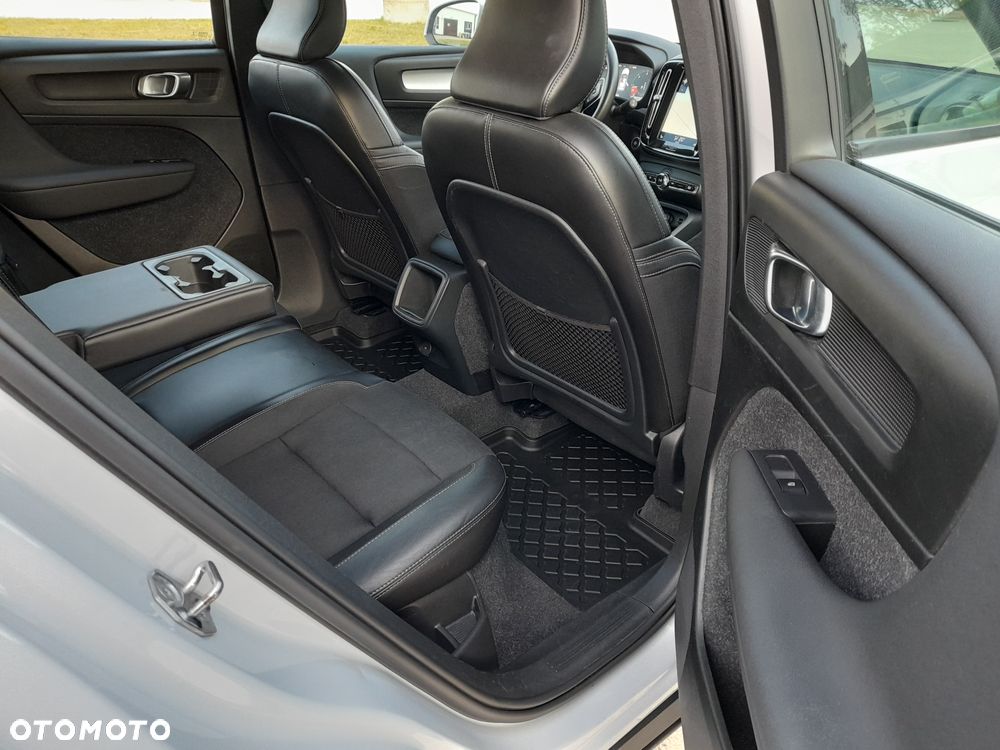 Volvo XC 40 D3 AWD Momentum - 22