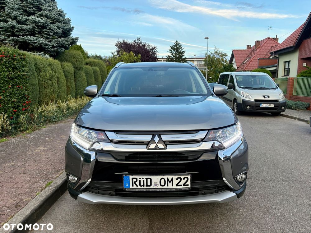 Mitsubishi Outlander 2.0 Invite + 2WD - 2