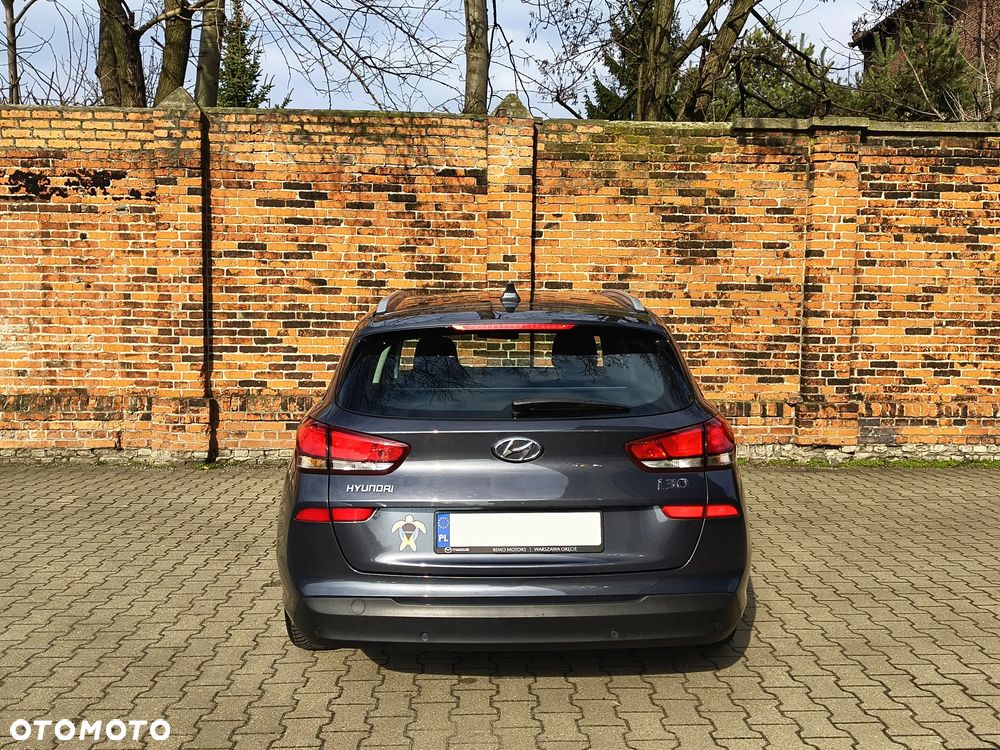 Hyundai i30 1.6 D Classic + DCT - 4