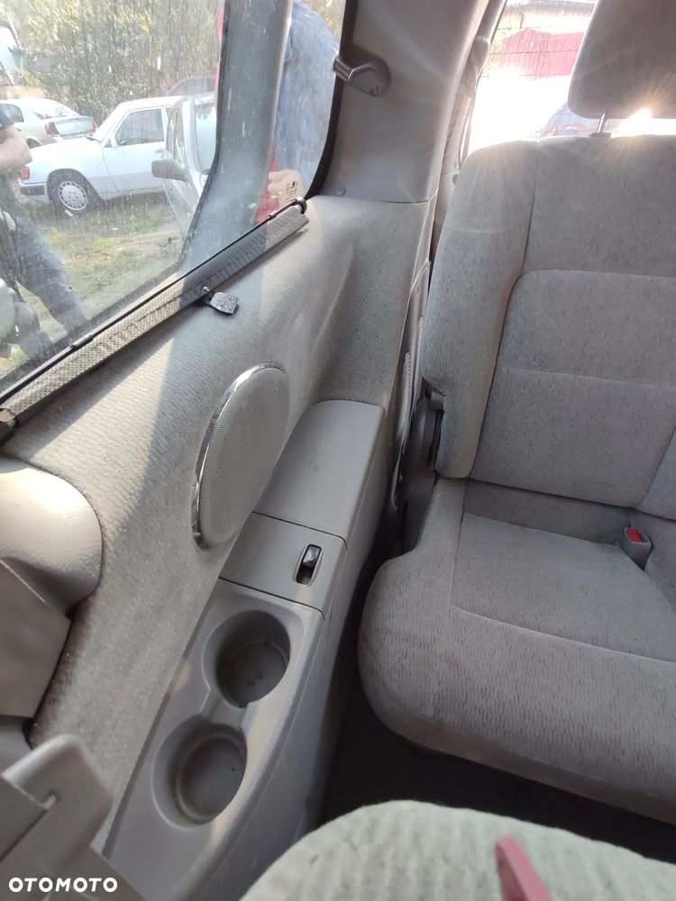 Kia Carnival - 18