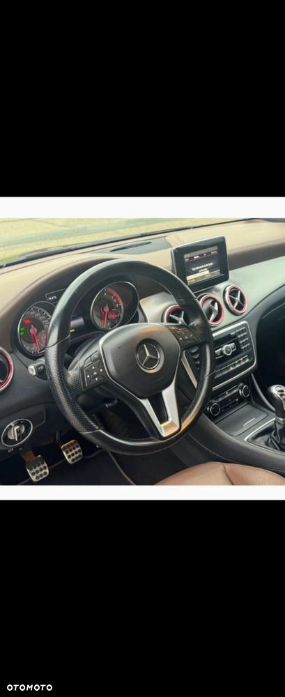 Mercedes-Benz CLA 180 UrbanStyle Edition - 4