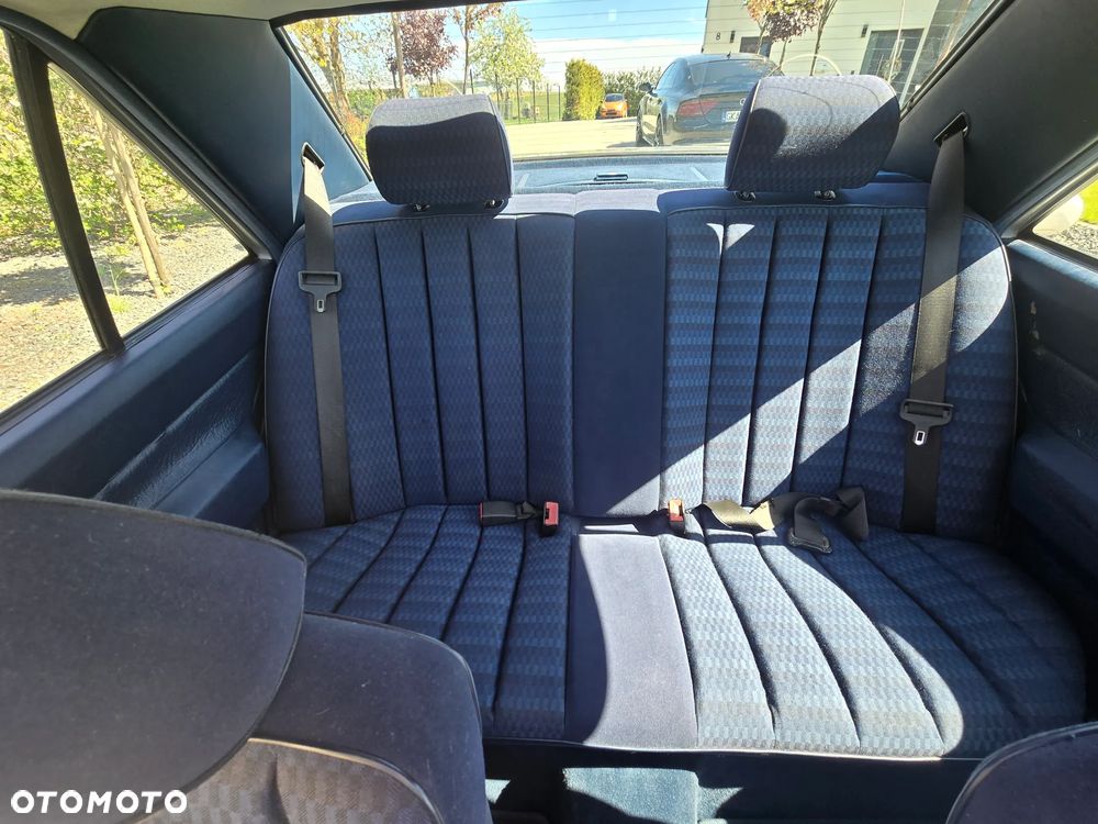 Mercedes-Benz W201 (190) - 27