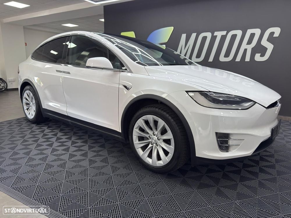 Tesla Model X - 3