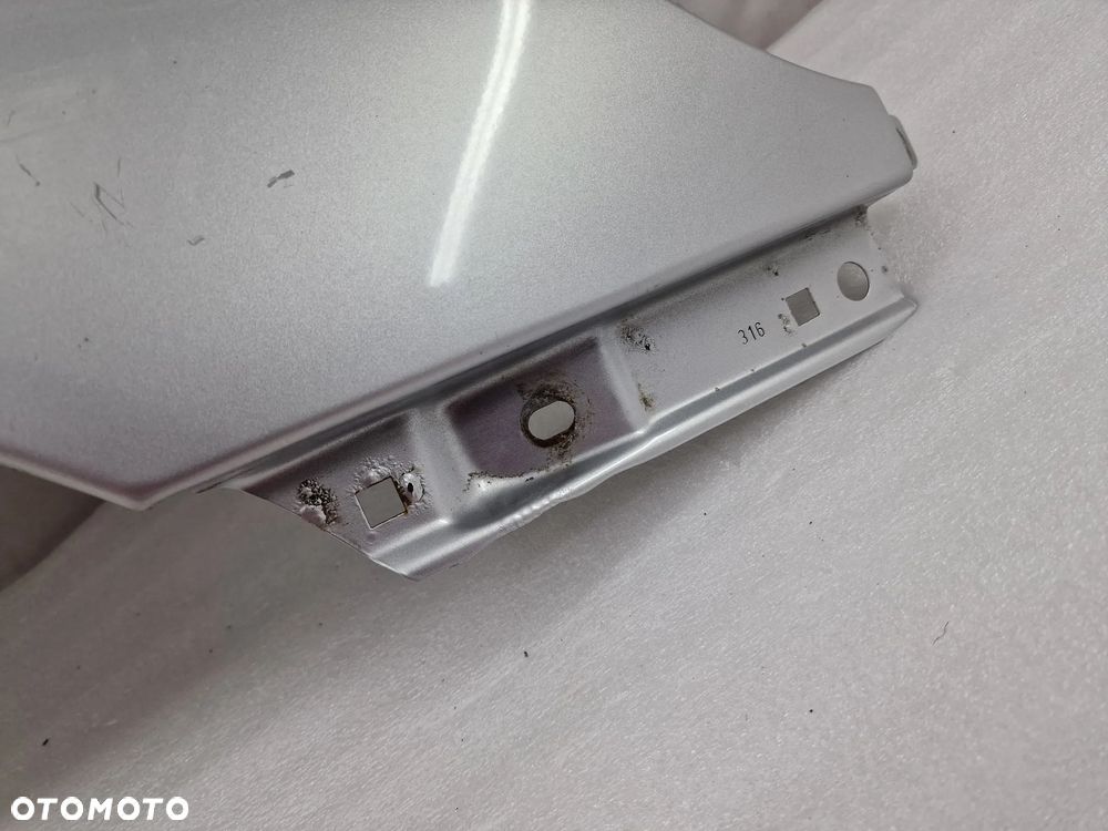 OPEL OMEGA C 99-02 SREBRNY PRAWY BŁOTNIK PRZEDNI PRZÓD , NR AUKCJI BŁ179 - 11
