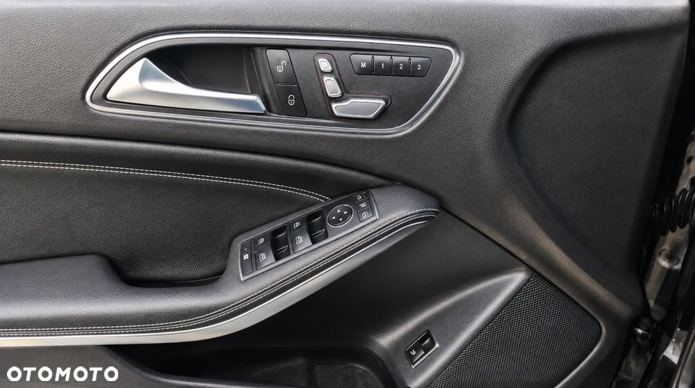 Mercedes-Benz GLA 250 7G-DCT - 11