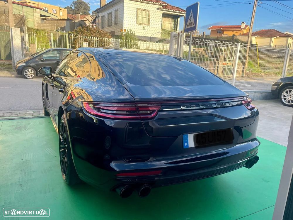 Porsche Panamera - 4
