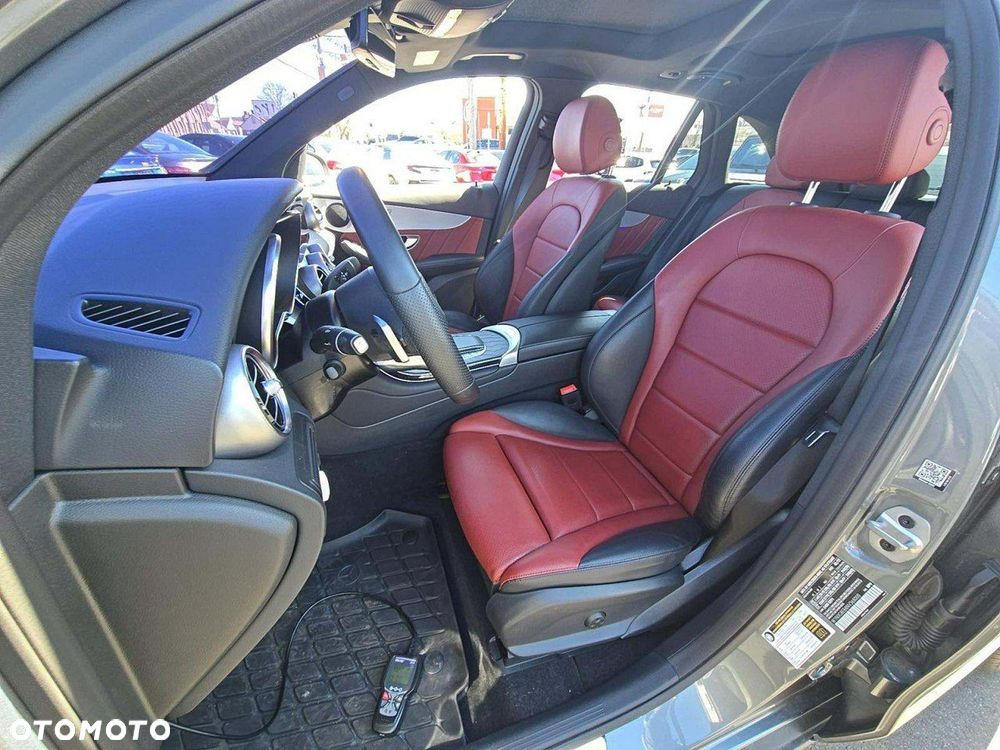 Mercedes-Benz GLC 300 4Matic 9G-TRONIC AMG Line - 5