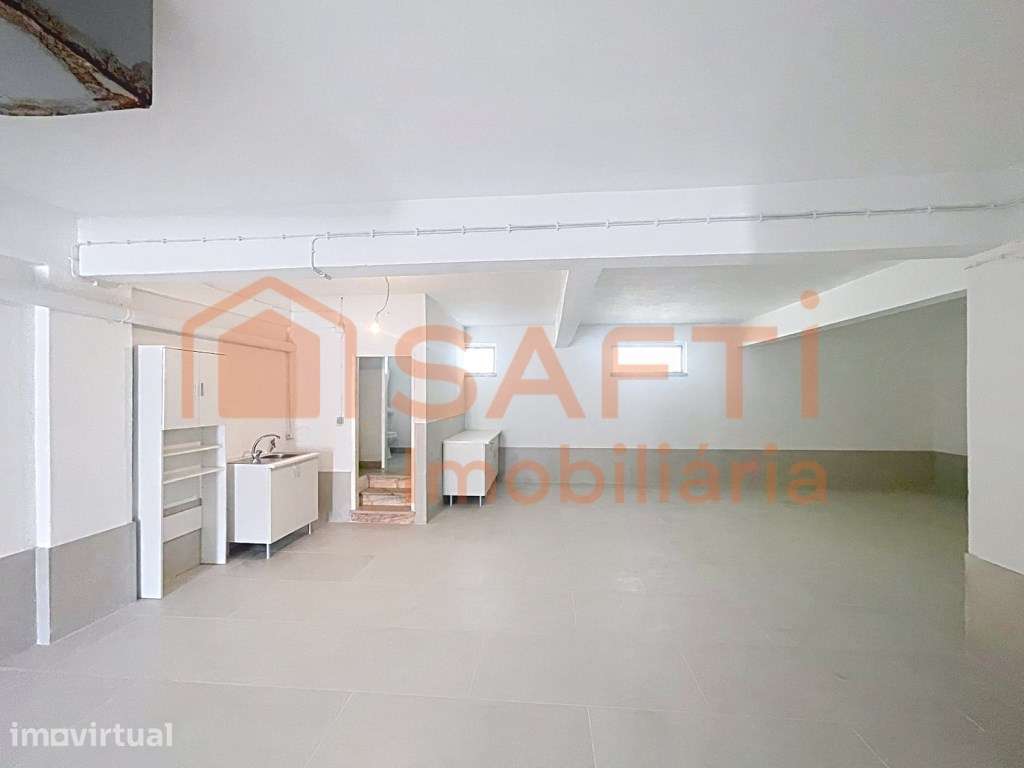 Garagem renovada no centro do Entroncamento, Santarém - Grande imagem: 5/24