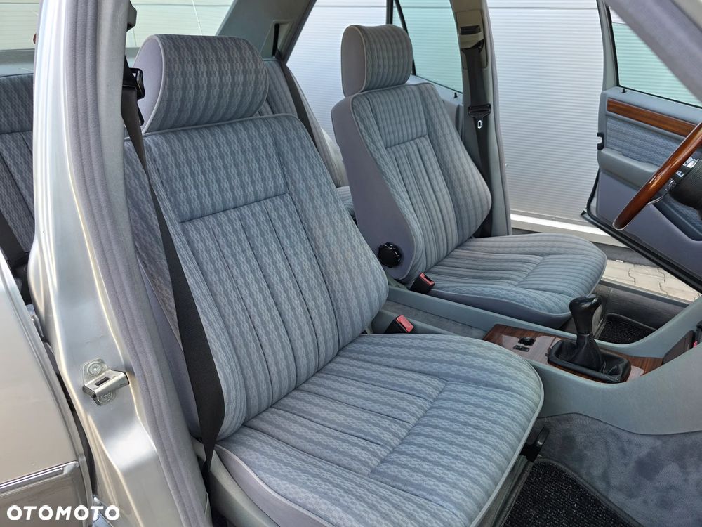 Mercedes-Benz W124 (1984-1993) - 15