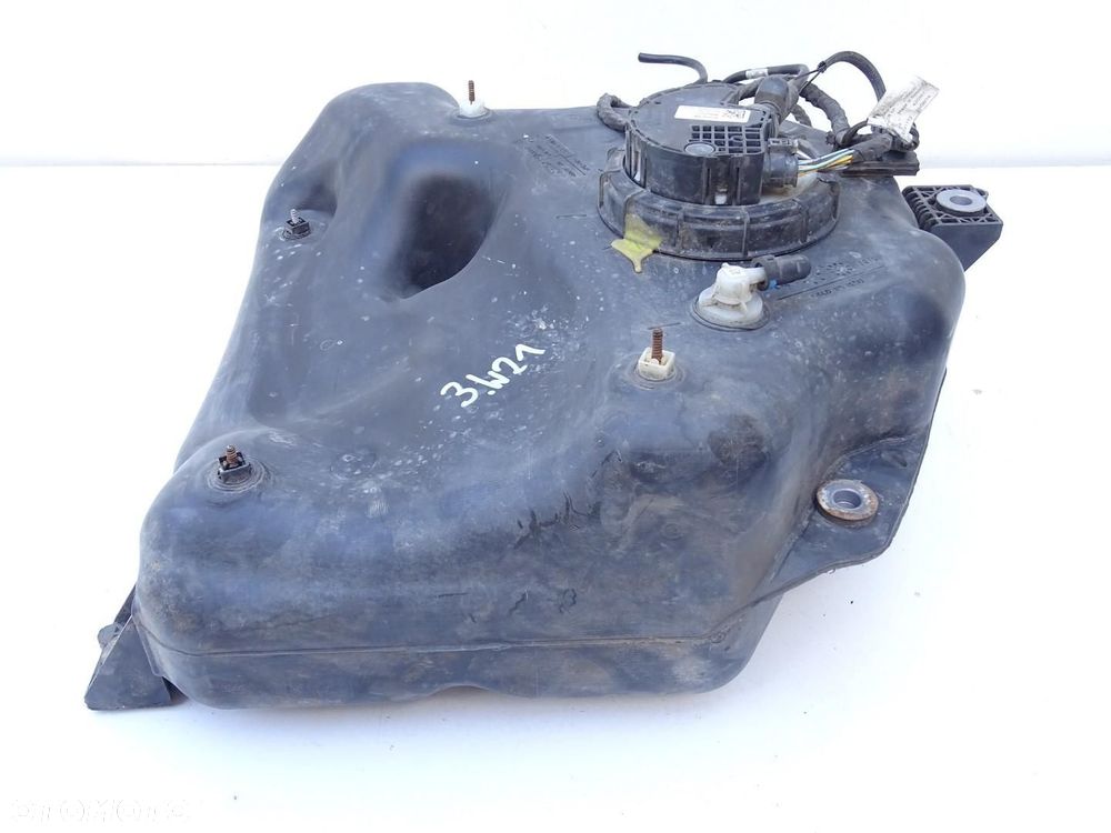 ZBIORNIK PŁYNU ADBLUE POMPKA 8R0131877 2.0 TDI AUDI Q5 8R - 6