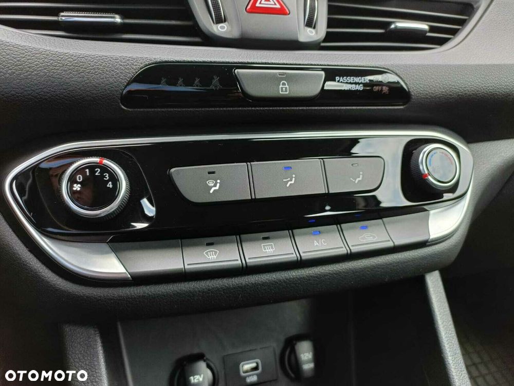 Hyundai i30 1.5 DPI Classic + - 20