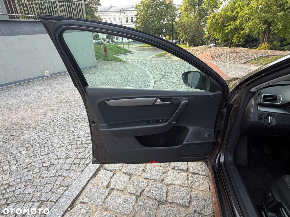 Volkswagen Passat 2.0 TDI BlueMotion Technology Exclusive - 12