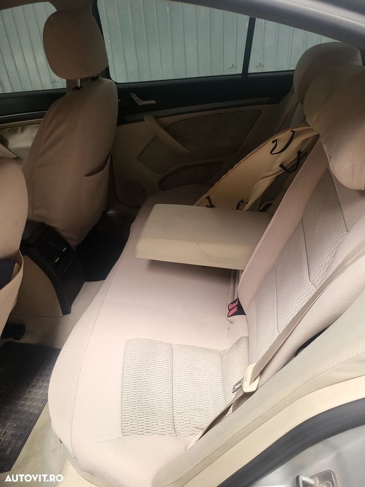 Skoda Octavia 1.6 FSI Classic - 6