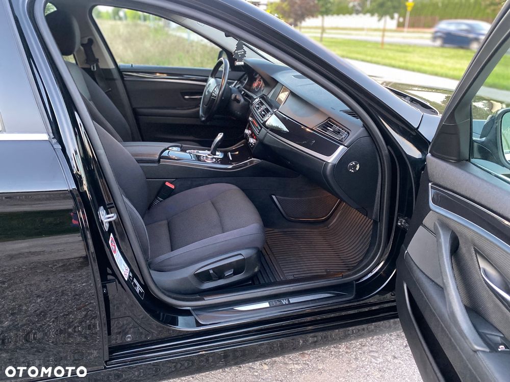 BMW Seria 5 520d xDrive Touring - 10