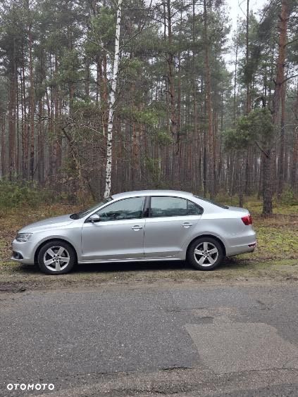 Volkswagen Jetta 1.2 TSI Comfortline - 4