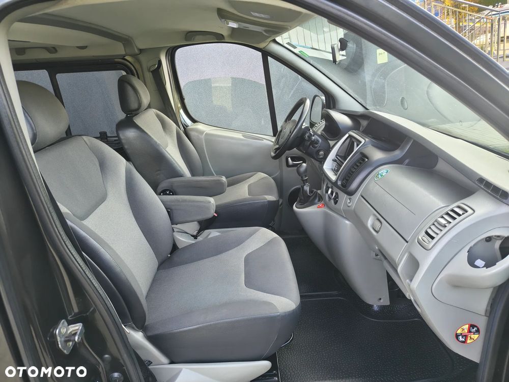 Renault Trafic Grand Passenger Black Edition - 12